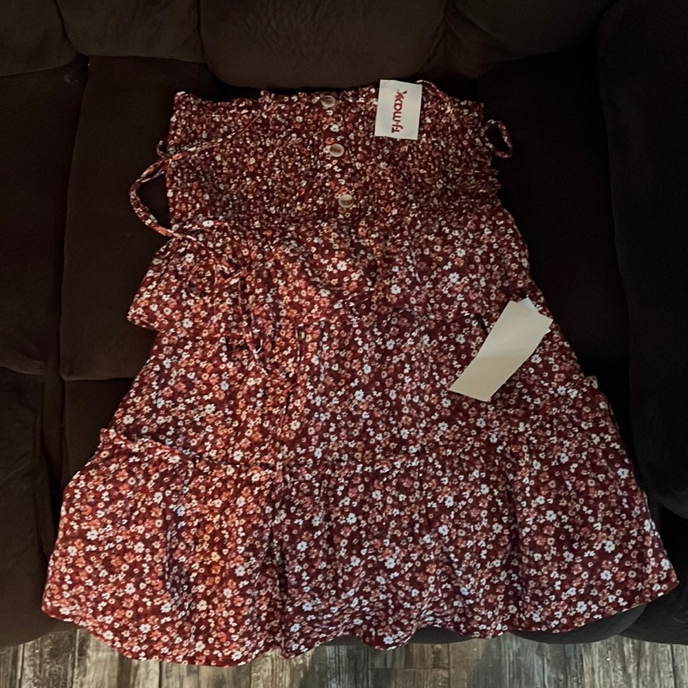 I have this two piece set color, burgundy, and white size medium